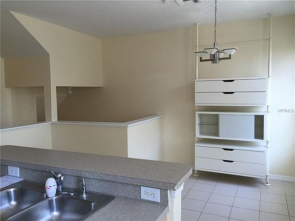 4th image of 2919 Pointeview Dr