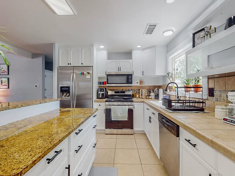 2810 Carolina St NE — Photo 43