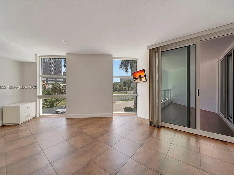 401 SW 4th Ave #203 — Photo 17