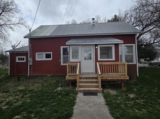 696 Center St, Cedarville, CA 96104