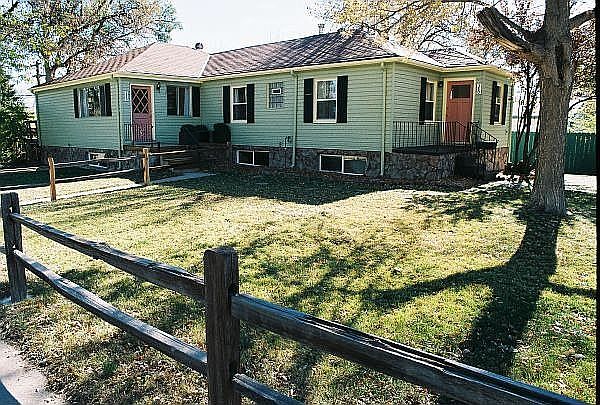 1st image of 390 Irving St