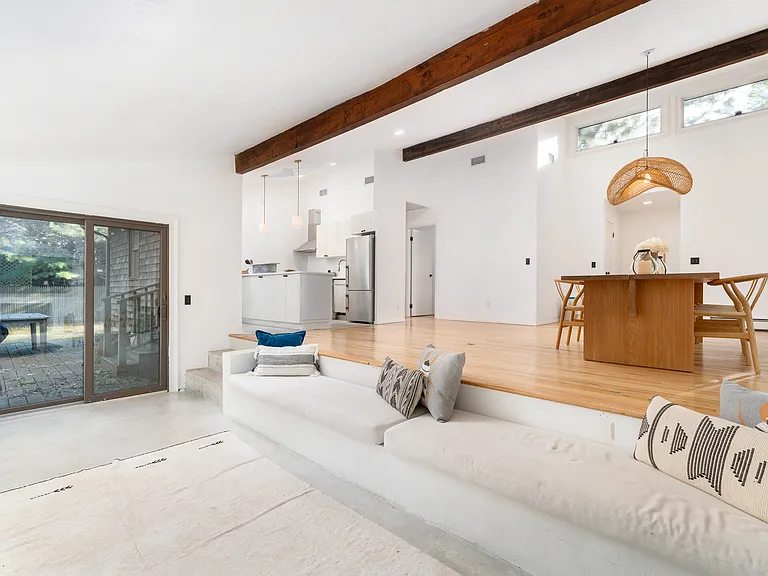 20 Lotus Ave — Photo 6
