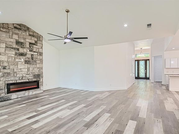 5th image of 2940 Henry Rd