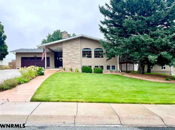 2901 Primrose Dr, Scottsbluff, NE 69361
