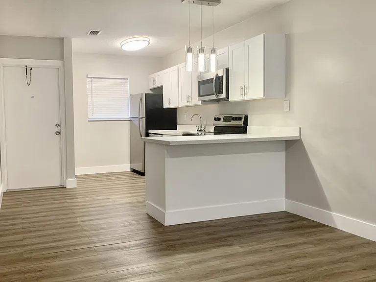 530 NE 20th St #9A — Photo 6