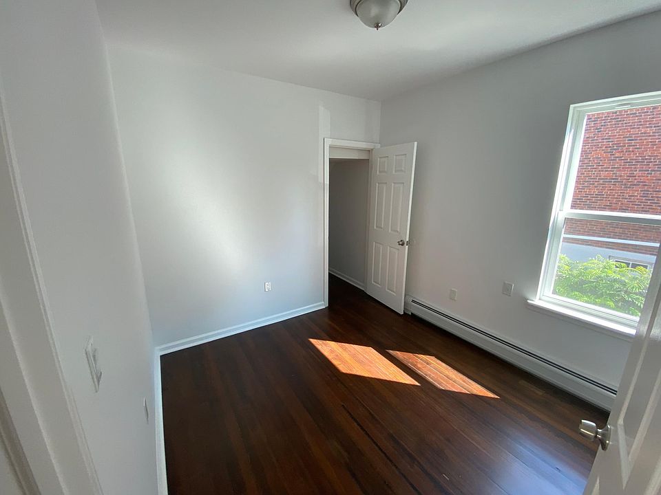 1st image of 914 Forest Ave Unit 1