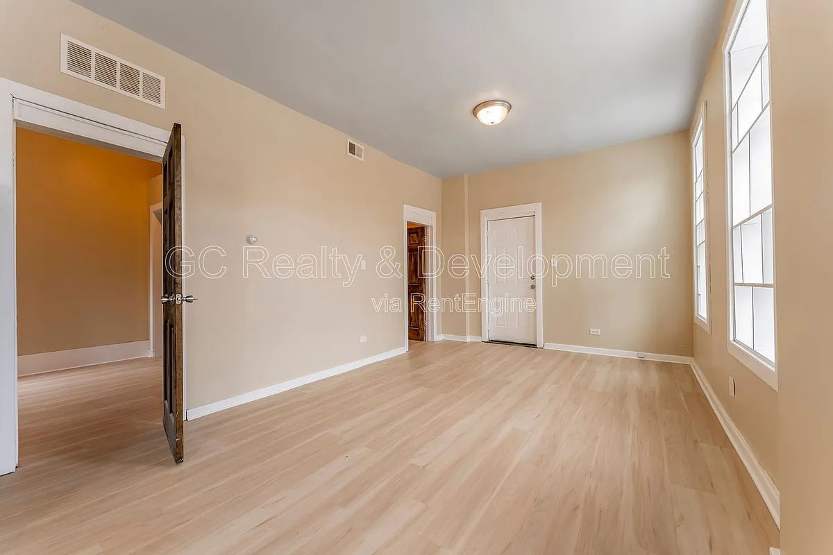 Building Photo - 3328 W Chicago Ave #2R