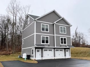 71 Foxon Hill Rd #B, New Haven, CT 06513