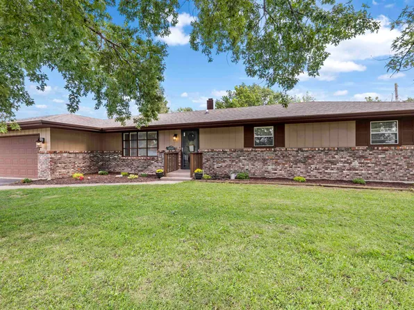 1127 Crystal Dr, Machesney Park, IL 61115
