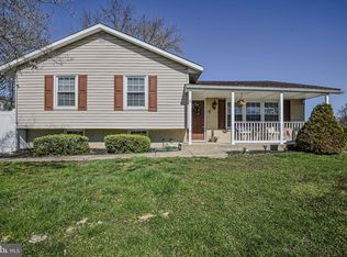 1 Turf Ln, Newark, DE 19713