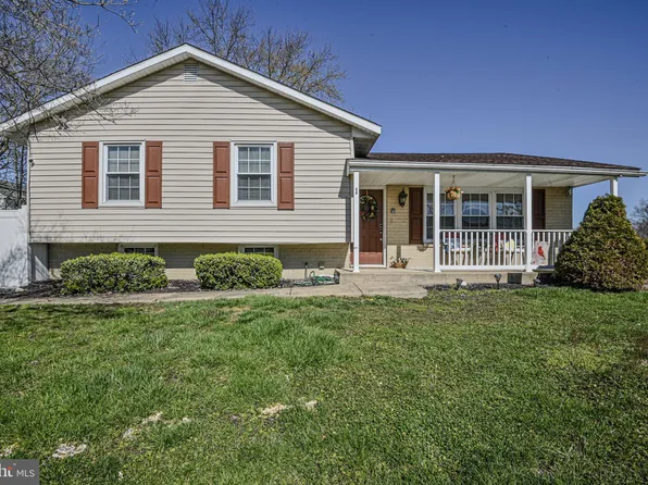 1 Turf Ln, Newark, DE 19713