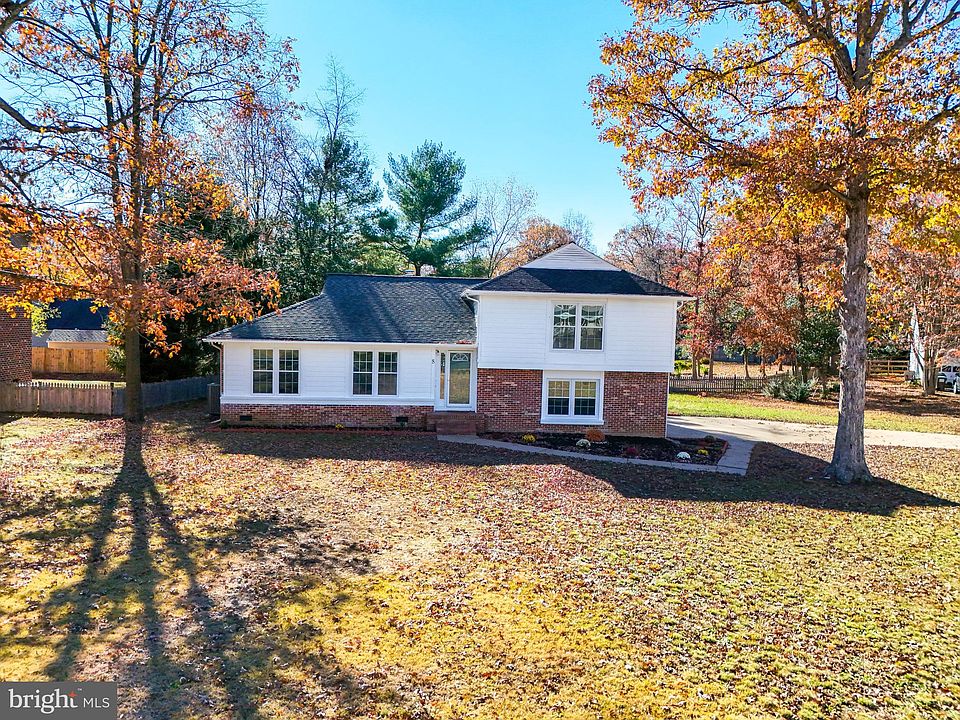 1st image of 8 Sanford Cir