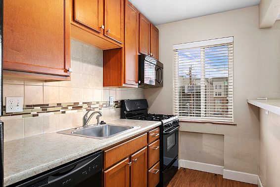4th image of 831 Cherry St #22
