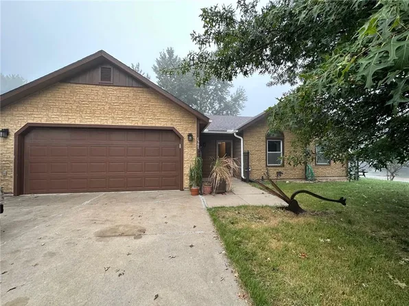 1507 Cedar St, Eudora, KS 66025