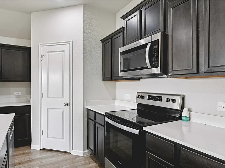 844 Jett Dr — Photo 11