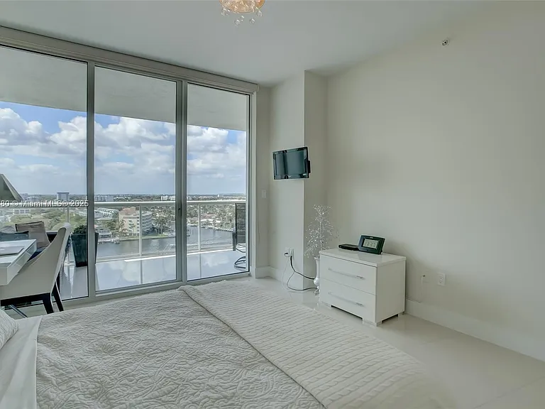 1 N Ocean Blvd #1011 — Photo 18