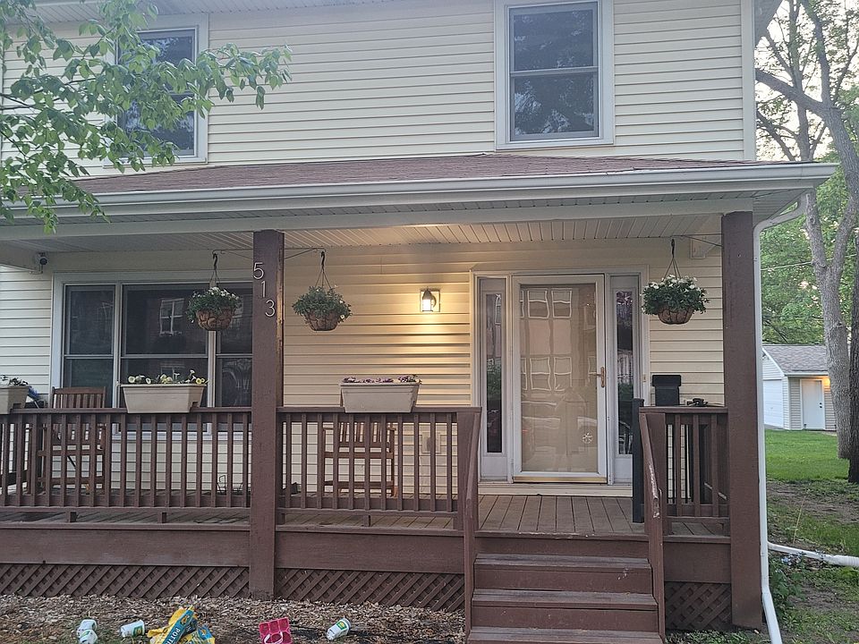 1st image of 513 1st Ave NW