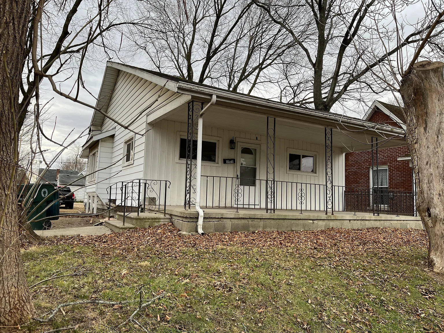 2 bed, 1.0 bath, $900 — Photo 1