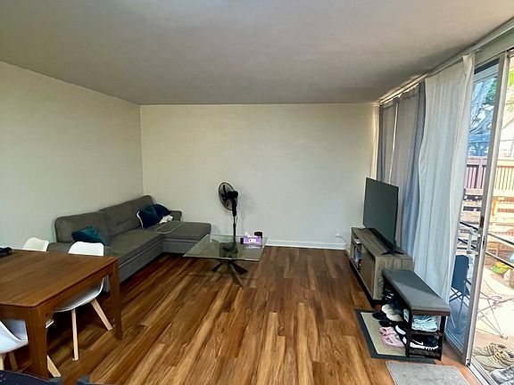 3rd image of 909 Kaheka St APT B106