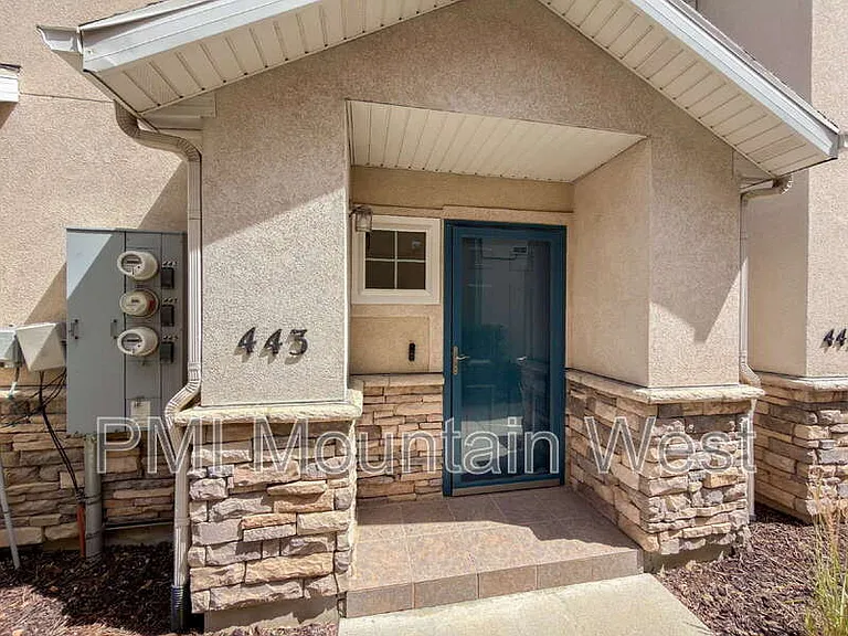 443 Kent Dr — Photo 2