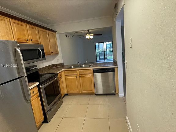 3rd image of 871 NE 207th Ter #4104