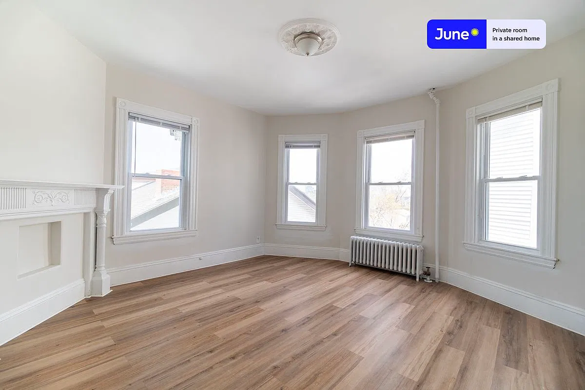 Queen bedroom in 3 bed/1 bath home in Fort Hill #1851 C — Photo 4