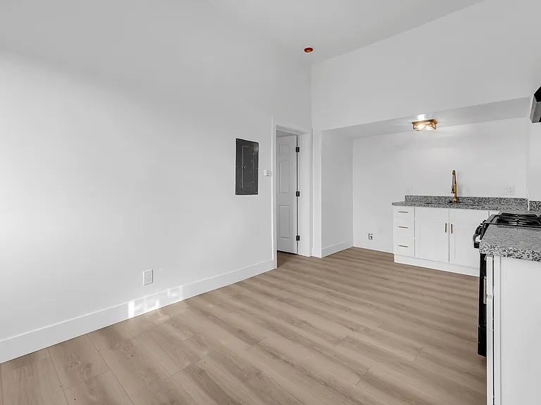 950 W 7th St #3 — Photo 9