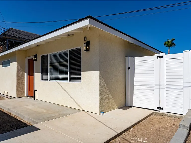 2614 Florida #C — Photo 1