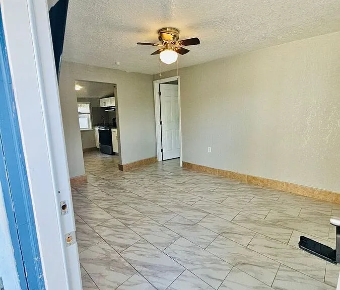3308 N Avon Ave — Photo 6