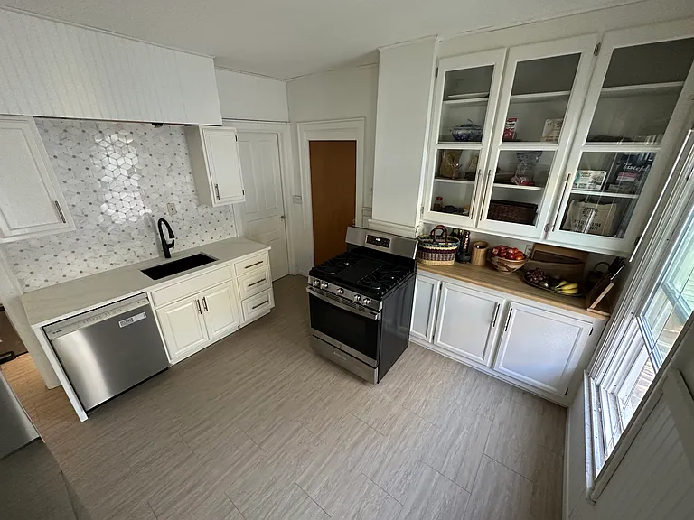 Kitchen - Angle 4