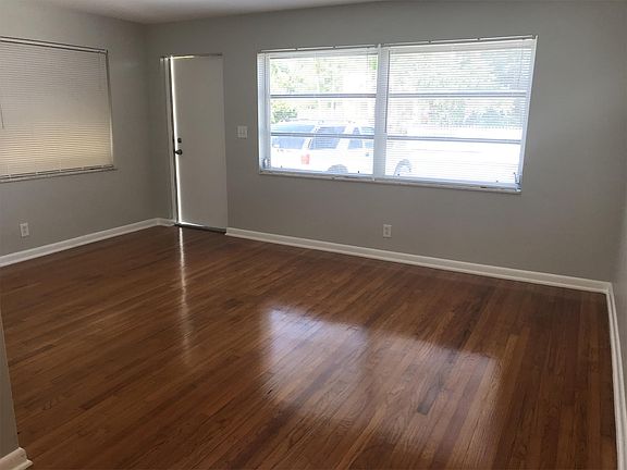 3rd image of 310 N M St APT 3
