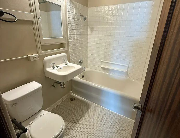 The Blackstone Apartments — Photo 11