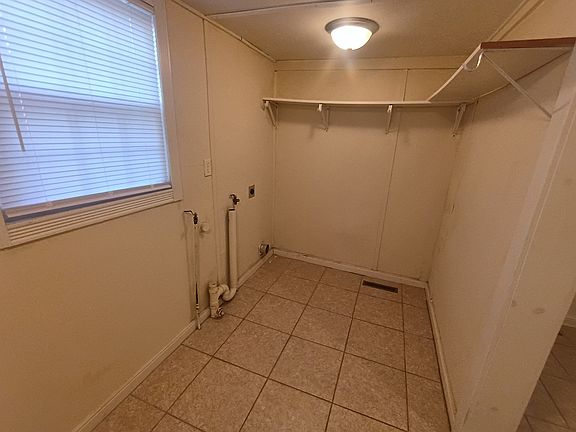 4th image of 1319 S Gordon Ave