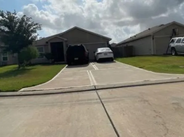 996 Lake View Cir W, Brookshire, TX 77423