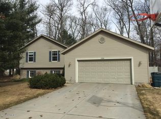 1720 Scenic Oak Ln, Muskegon, MI 49445