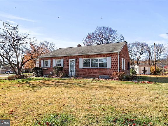 3rd image of 1777 San Gabriel Dr