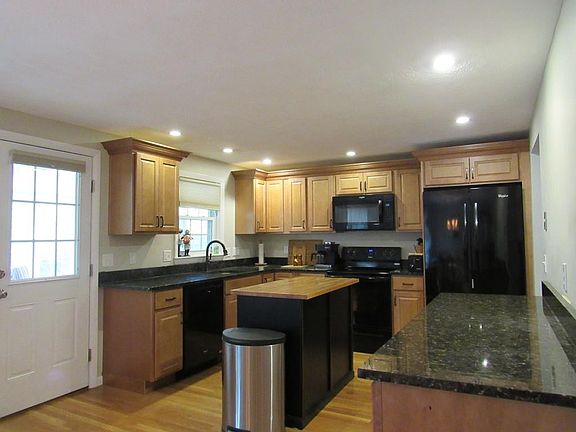 4th image of 19 Sun Valley Dr
