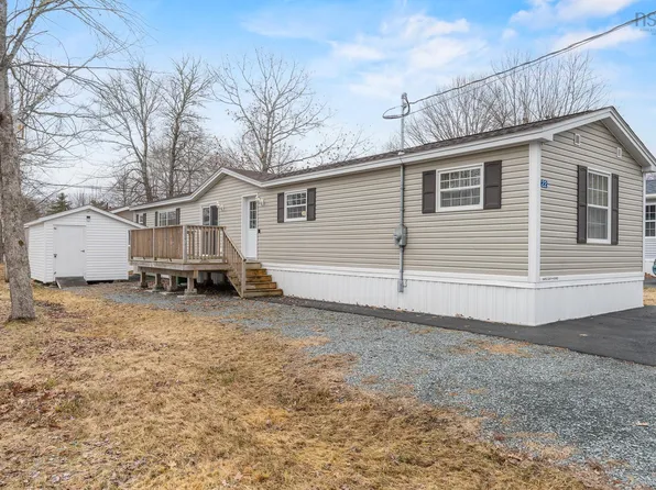 22 Feindel St, Lunenburg, NS B4V 5K7