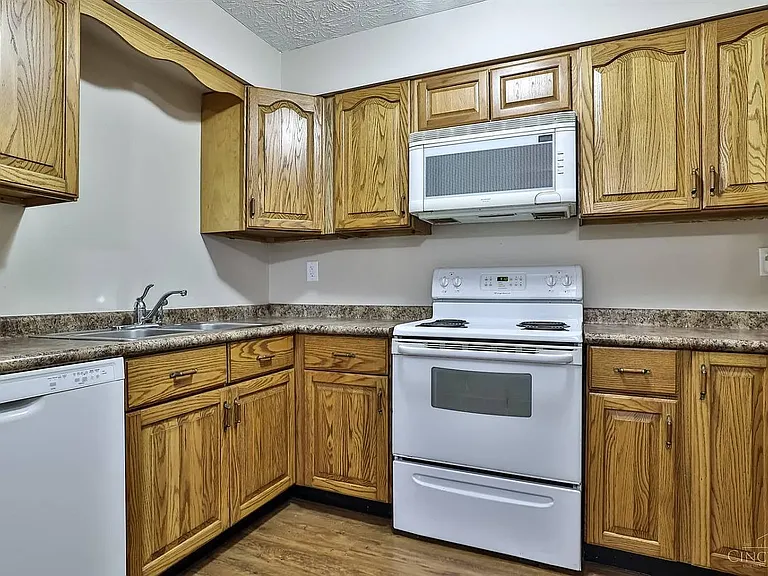 6 Camelot Ct #13 — Photo 12