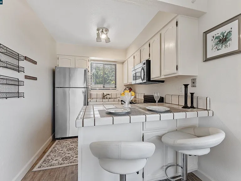 402 Watson St #5 — Photo 4