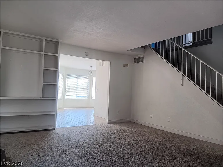 121 Logansberry Ln — Photo 3