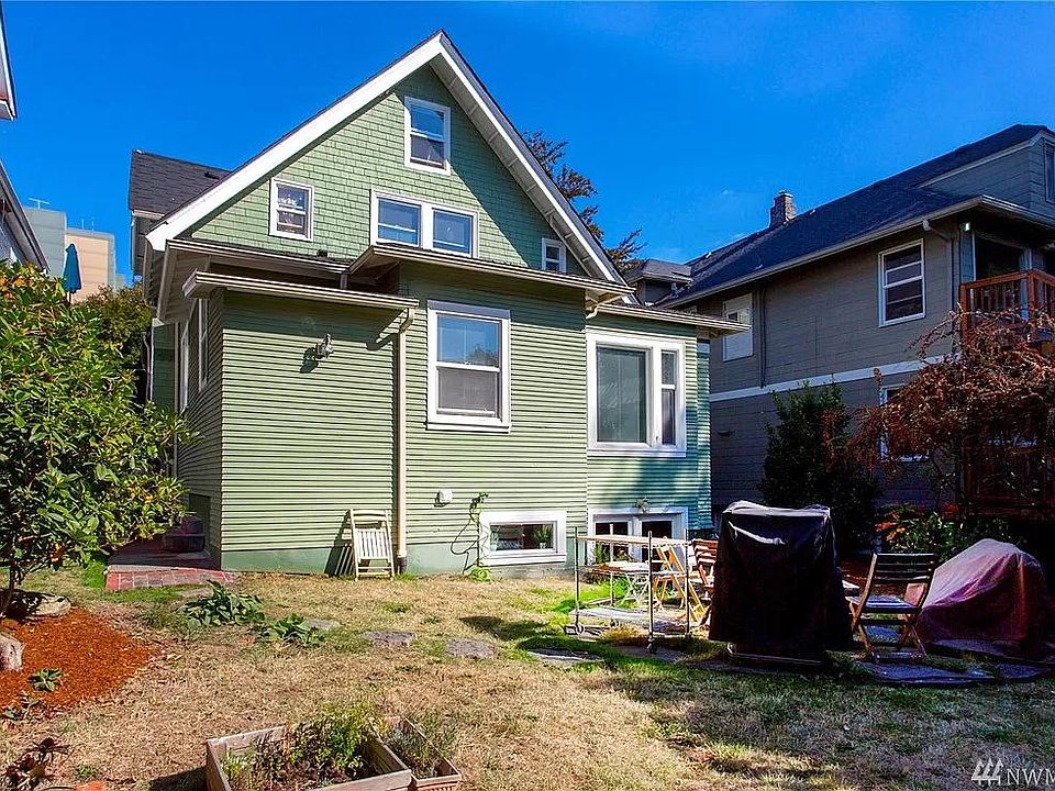 Backyard and entrance to Unit B