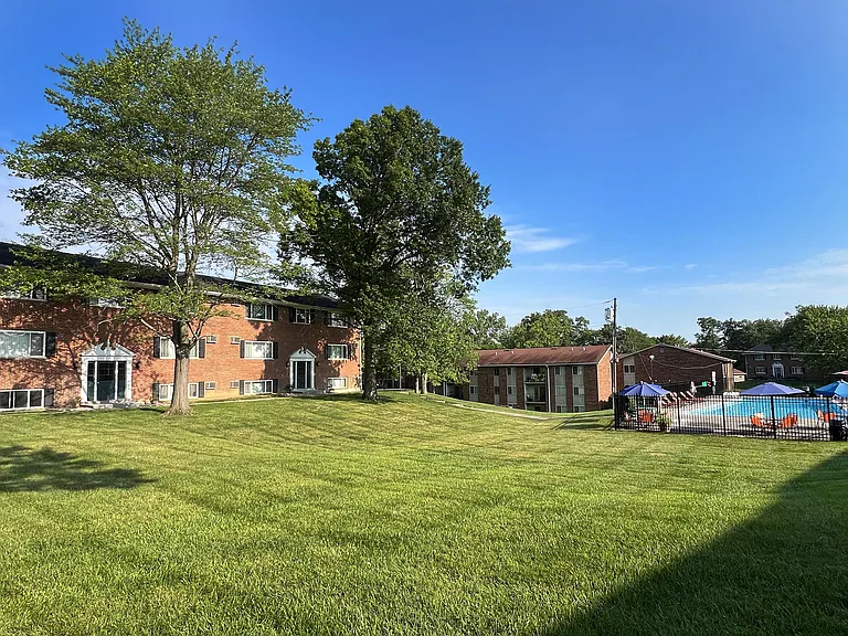 Sharondale Woods Apartments — Photo 13
