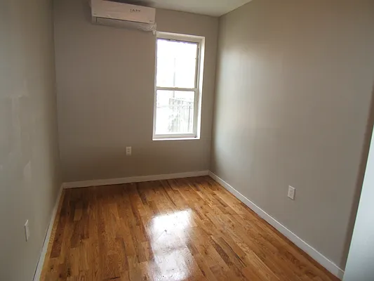 Rented by Joel Weisz, LREB | media 29