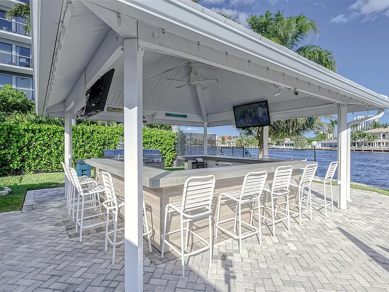 6253 Bay Club Dr #1 — Photo 38