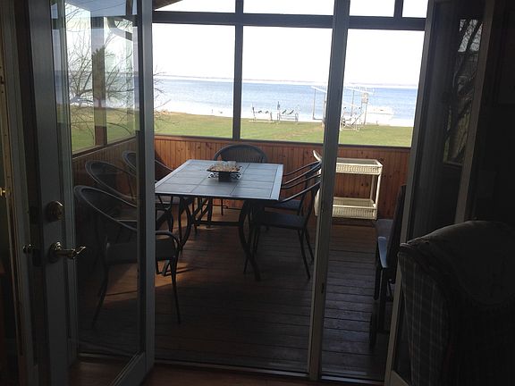 Screen porch.