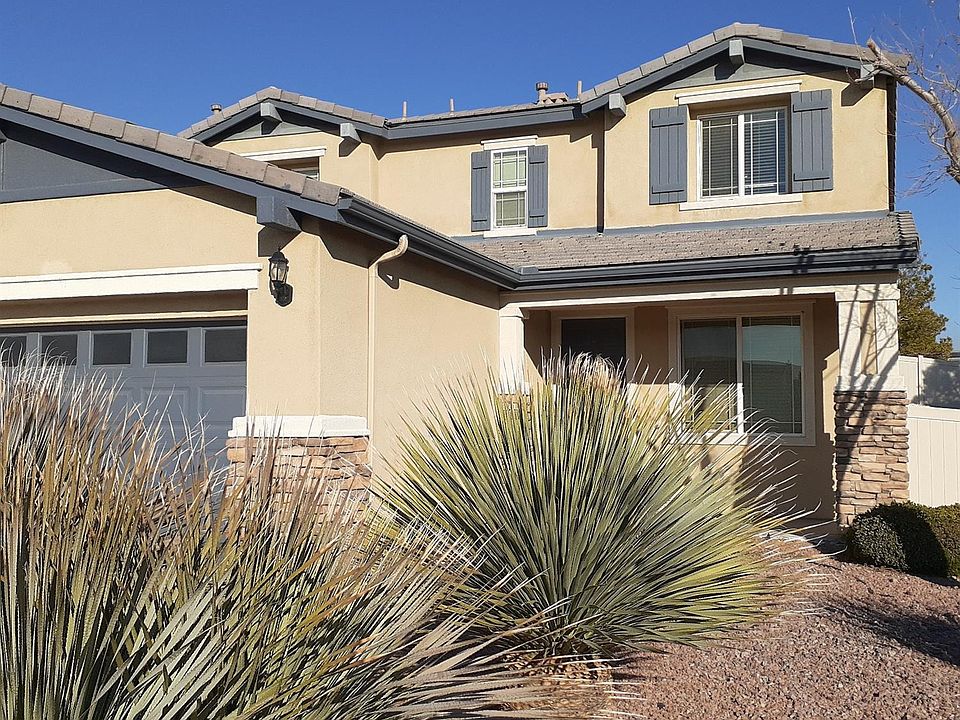 2nd image of 16593 Desert Lily St