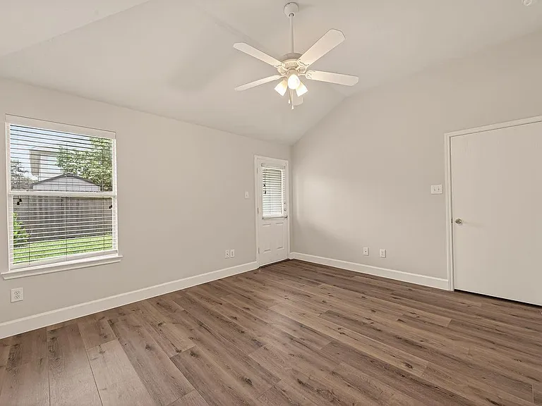 6739 Windy River Ln — Photo 15
