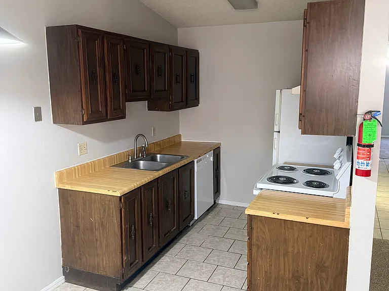 828 Hardy Springs Cir #C — Photo 9