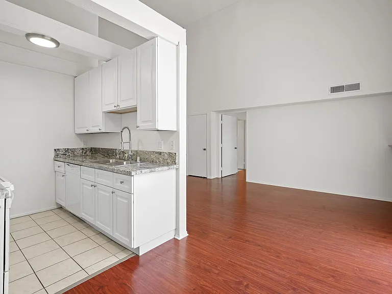 10845 Camarillo St #202 — Photo 15